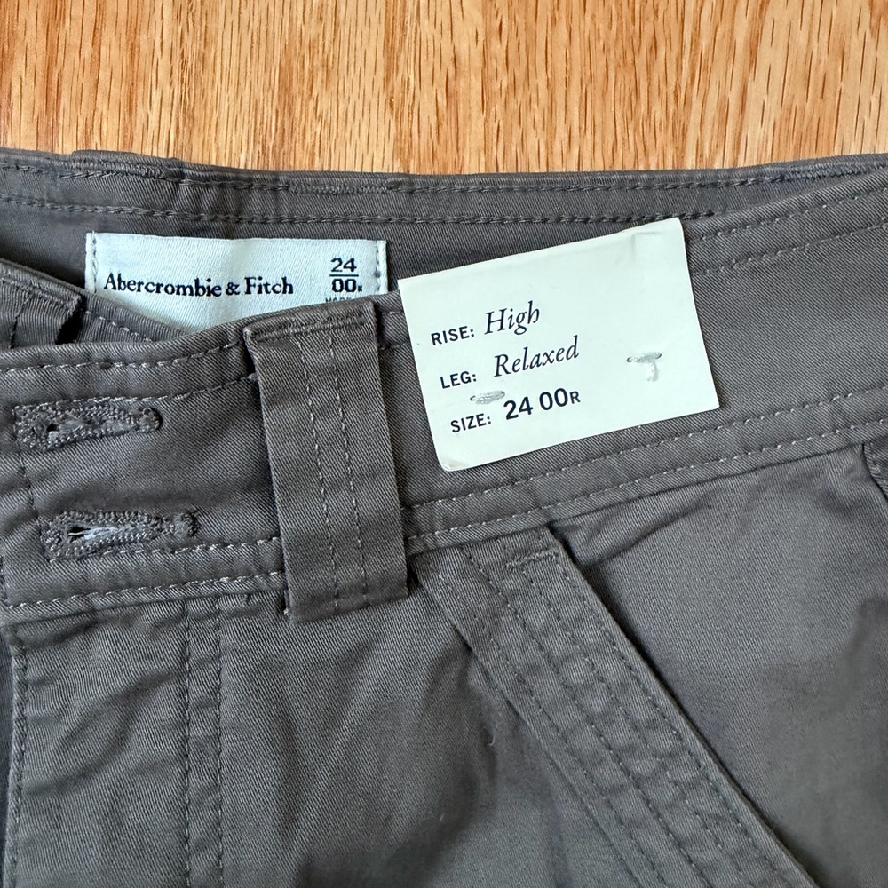 NWT Abercrombie & Fitch Gray/Green Cargo Pants